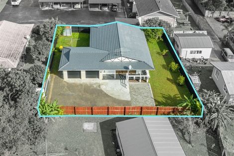 Photo of property in 2/322 Te Atatu Road, Te Atatu South, Auckland, 0610