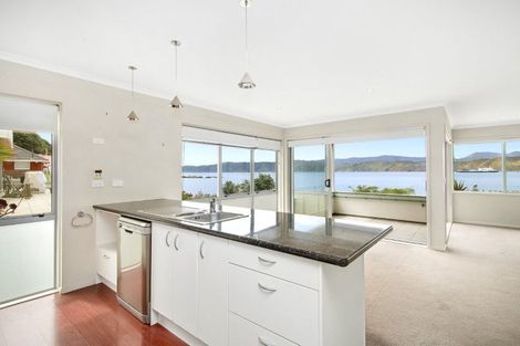 Photo of property in 2/275 Karaka Bay Road, Karaka Bays, Wellington, 6022