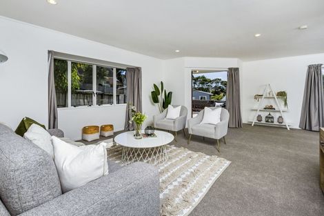 Photo of property in 2/13 Valecrest Place, Bayview, Auckland, 0629