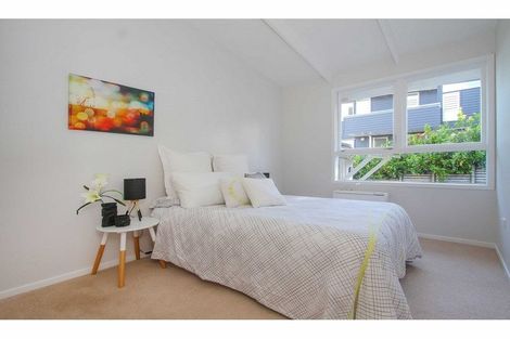 Photo of property in 99 Pupuke Road, Northcote, Auckland, 0627