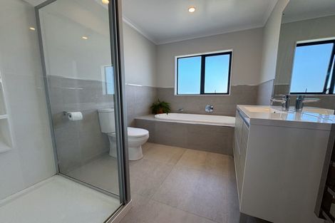 Photo of property in 24 Arthur Rolfe Lane, Swanson, Auckland, 0614