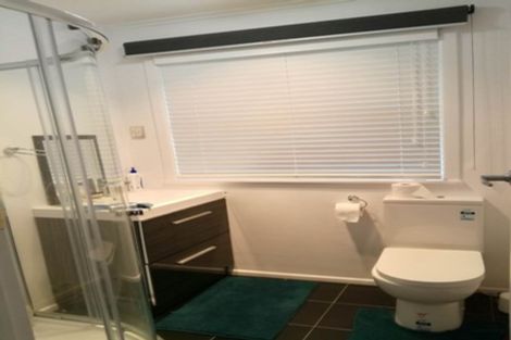 Photo of property in 1/818 East Coast Road, Oteha, Auckland, 0630