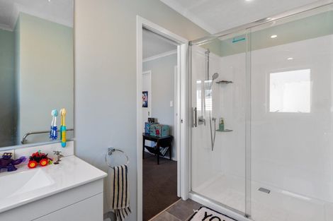 Photo of property in 158 Navigation Drive, Whitby, Porirua, 5024