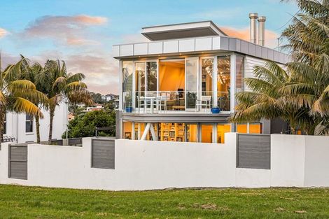 Photo of property in 127 Beach Road, Castor Bay, Auckland, 0620