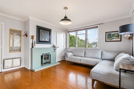 Photo of property in 25 Clairville Crescent, Wai O Taiki Bay, Auckland, 1072