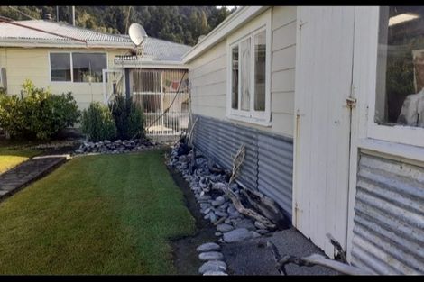 Photo of property in 74 Main Road, Harihari, 7884