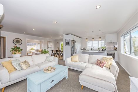 Photo of property in 15 Fern Court, Orewa, 0931