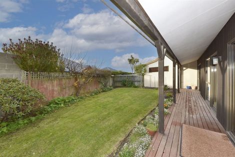 Photo of property in 2/63 Beachville Road, Redcliffs, Christchurch, 8081