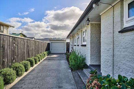 Photo of property in 1 East Grove, Alicetown, Lower Hutt, 5010