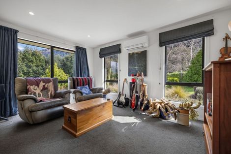 Photo of property in 10 Cove Lane, Mount Creighton, Queenstown, 9371