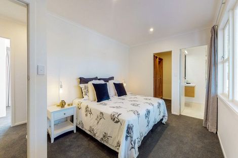 Photo of property in 34 Westview Grove, Miramar, Wellington, 6022