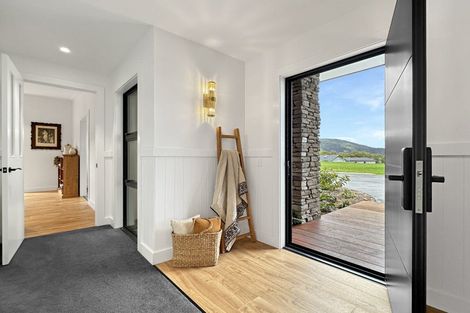 Photo of property in 8 Broadleaf Way, Kinloch, Taupo, 3377