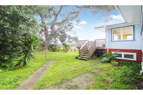 Photo of property in 24 Howard Road, Northcote, Auckland, 0627
