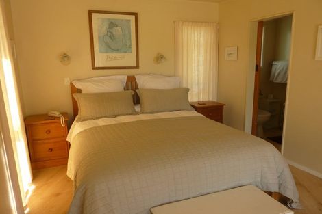 Photo of property in 9 Waiheke Street, Waikanae Beach, Waikanae, 5036