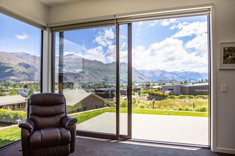 Photo of property in 31 Kirimoko Crescent, Wanaka, 9305