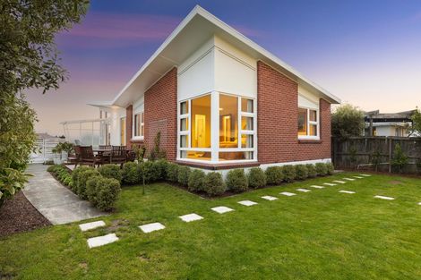 Photo of property in 271 Lake Terrace Road, Shirley, Christchurch, 8061