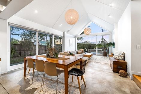 Photo of property in 17 Vincent Road, Northcote Point, Auckland, 0627