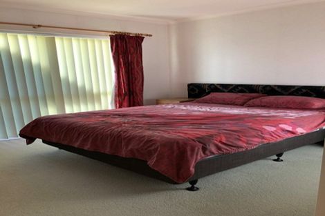 Photo of property in 8 Newinn Crescent, East Tamaki Heights, Auckland, 2016