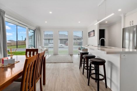 Photo of property in 77 Bert Wall Drive, Omokoroa, 3114