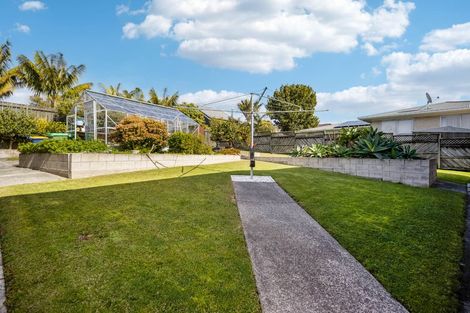 Photo of property in 5 Tanoa Place, Glendene, Auckland, 0602