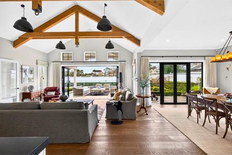 Photo of property in 80 Station Road, Kumeu, 0891
