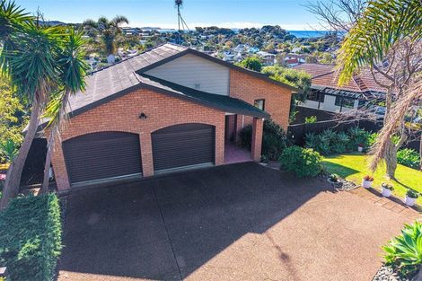 Photo of property in 24 Halldene Terrace, Red Beach, 0932