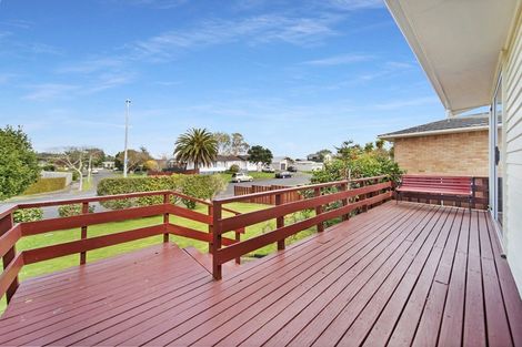 Photo of property in 70 Walworth Avenue, Pakuranga Heights, Auckland, 2010