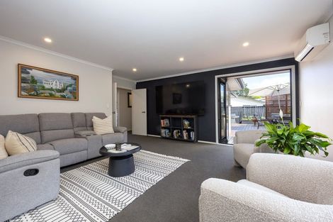 Photo of property in 61 Vinistra Road, Kumeu, 0810