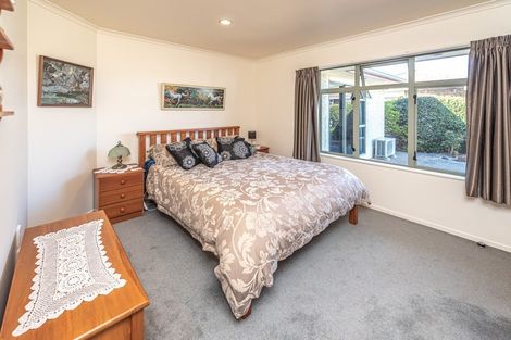 Photo of property in 1 Saint Helens Place, Tawhero, Whanganui, 4501