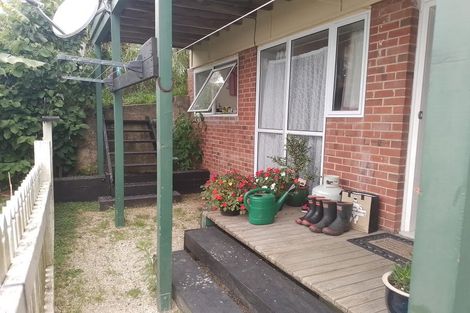 Photo of property in 2/10 Seaview Road, Glenfield, Auckland, 0629