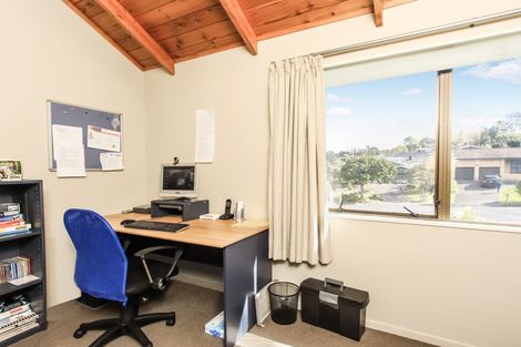 Photo of property in 6 Khaleel Place, Henderson, Auckland, 0612