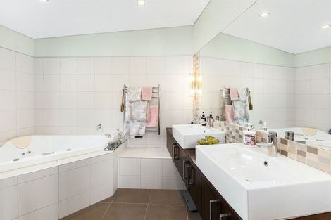 Photo of property in 32 Roys Road, Plimmerton, Porirua, 5026