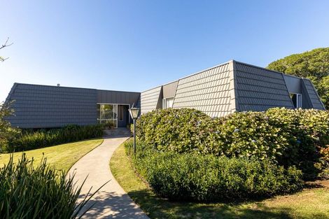 Photo of property in 8 Saint Ives Grove, Whalers Gate, New Plymouth, 4310