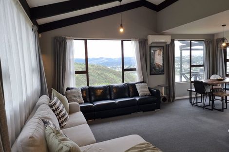 Photo of property in 4 Crown Hill, Titahi Bay, Porirua, 5022