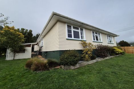 Photo of property in 14 Lincoln Street, Picton, 7220