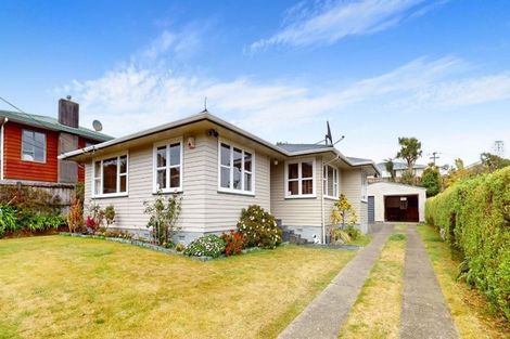 Photo of property in 41 Kenmore Street, Newlands, Wellington, 6037