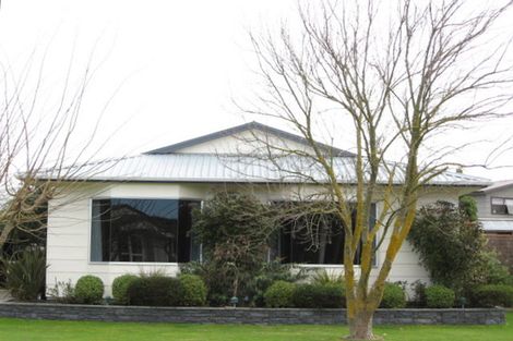 Photo of property in 13 Deakin Place, Clive, 4102
