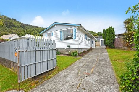 Photo of property in 71 Hartford Crescent, Totara Park, Upper Hutt, 5018