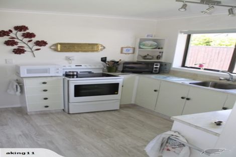 Photo of property in 6a Rewarewa Crescent, Waikanae, 5036