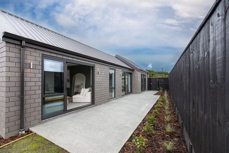 Photo of property in 1 Metoriti Crescent, Karaka, 2124