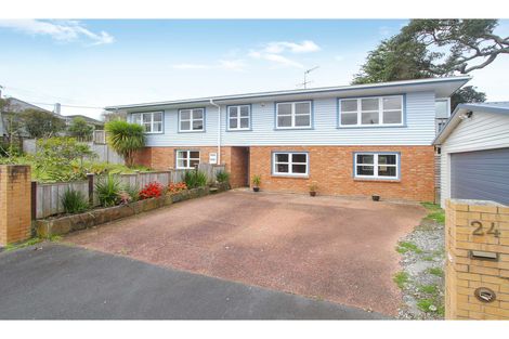 Photo of property in 24 Howard Road, Northcote, Auckland, 0627