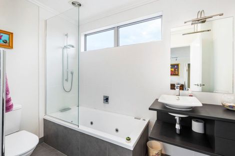 Photo of property in 34 Lake Crescent, Hamilton Lake, Hamilton, 3204