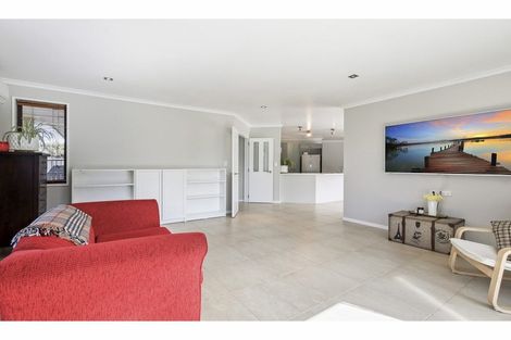 Photo of property in 107 High Street, Oxford, 7430