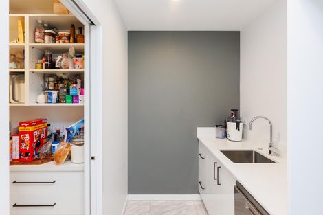 Photo of property in 23 Vaucluse Heights, Fitzherbert, Palmerston North, 4410