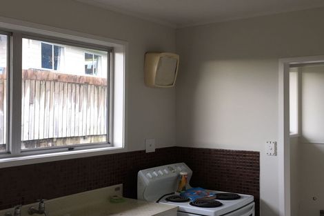 Photo of property in 4 Stallard Place, Glen Eden, Auckland, 0602