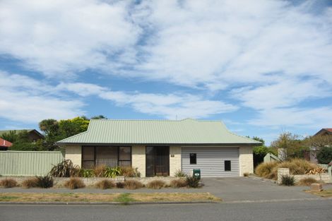 Photo of property in 100 Royal Park Drive, Parklands, Christchurch, 8083