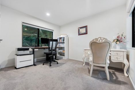 Photo of property in 2 Greville Road, Pinehill, Auckland, 0630