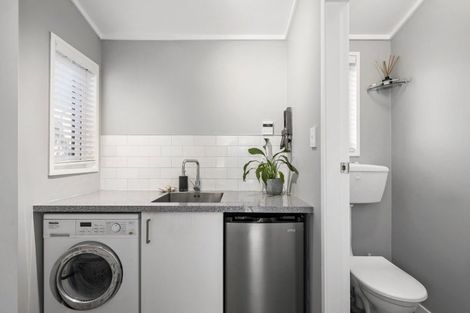 Photo of property in 9/354 Muritai Road, Eastbourne, Lower Hutt, 5013