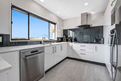 Photo of property in 18 Roseville Road, Gulf Harbour, Whangaparaoa, 0930