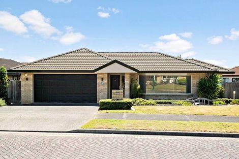 Photo of property in 19 Newinn Crescent, East Tamaki Heights, Auckland, 2016